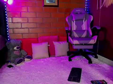 cristalprincess  online show from March 4, 10:28 pm