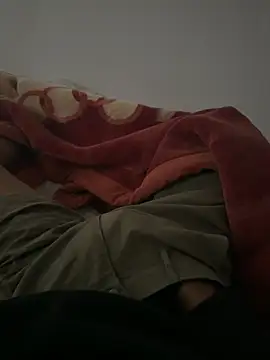 Snapshot of gold221298 chatting on February 13, 2:22 am gold221298 online show from February 13, 2:22 am