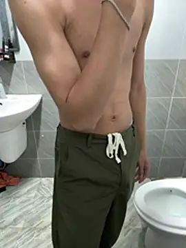 Snapshot of gold221298 chatting on February 15, 2:16 pm gold221298 online show from February 15, 2:16 pm