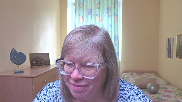 Snapshot of Emma_Eclipsee chatting on March 3, 10:33 am Emma Eclipsee online show from March 3, 10:33 am