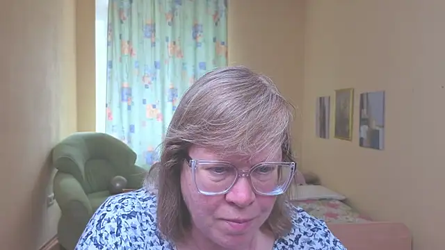 Snapshot of Emma_Eclipsee chatting on May 10, 11:25 am Emma Eclipsee online show from May 10, 11:25 am
