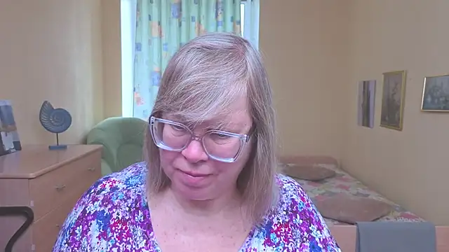 Snapshot of Emma_Eclipsee chatting on February 13, 8:58 am Emma Eclipsee online show from February 13, 8:58 am