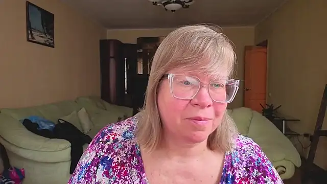 Snapshot of Emma_Eclipsee chatting on February 9, 7:28 am Emma Eclipsee online show from February 9, 7:28 am