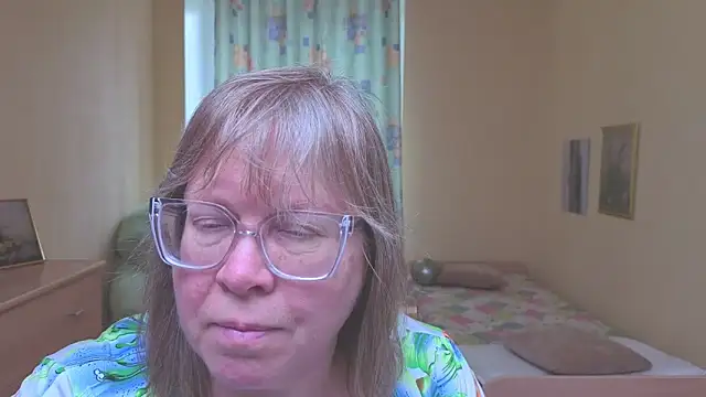 Snapshot of Emma_Eclipsee chatting on April 4, 10:55 am Emma Eclipsee online show from April 4, 10:55 am