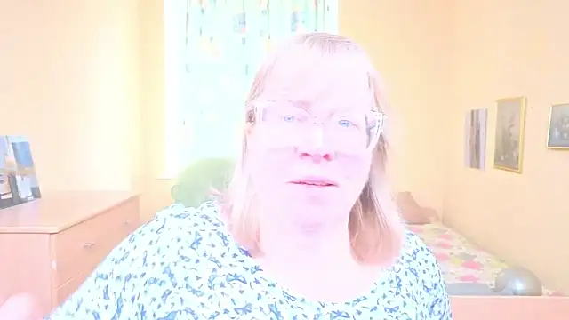 Snapshot of Emma_Eclipsee chatting on February 25, 10:15 am Emma Eclipsee online show from February 25, 10:15 am