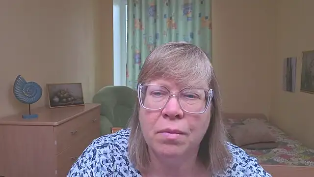 Snapshot of Emma_Eclipsee chatting on March 1, 11:10 am Emma Eclipsee online show from March 1, 11:10 am