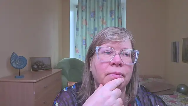 Snapshot of Emma_Eclipsee chatting on March 4, 10:45 am Emma Eclipsee online show from March 4, 10:45 am