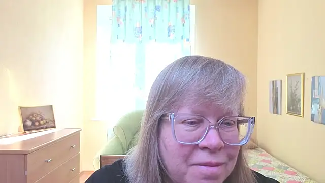Snapshot of Emma_Eclipsee chatting on March 11, 11:15 am Emma Eclipsee online show from March 11, 11:15 am