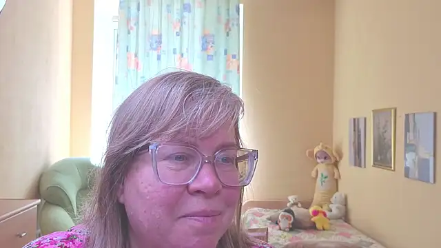 Snapshot of Emma_Eclipsee chatting on May 16, 10:47 am Emma Eclipsee online show from May 16, 10:47 am