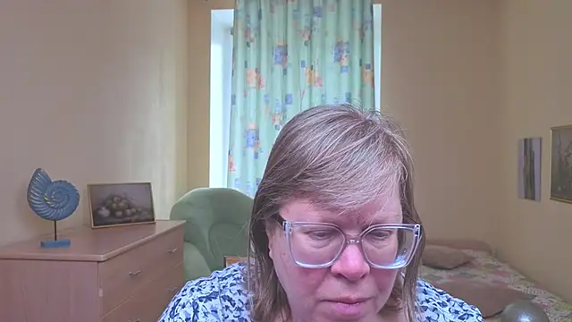 Snapshot of Emma_Eclipsee chatting on February 28, 10:37 am Emma Eclipsee online show from February 28, 10:37 am