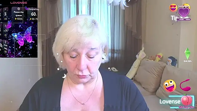 Snapshot of Emma_Eclipsee chatting on May 4, 5:11 am Emma Eclipsee online show from May 4, 5:11 am