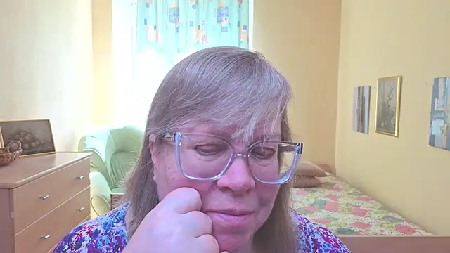 Snapshot of Emma_Eclipsee chatting on March 29, 10:50 am Emma Eclipsee online show from March 29, 10:50 am