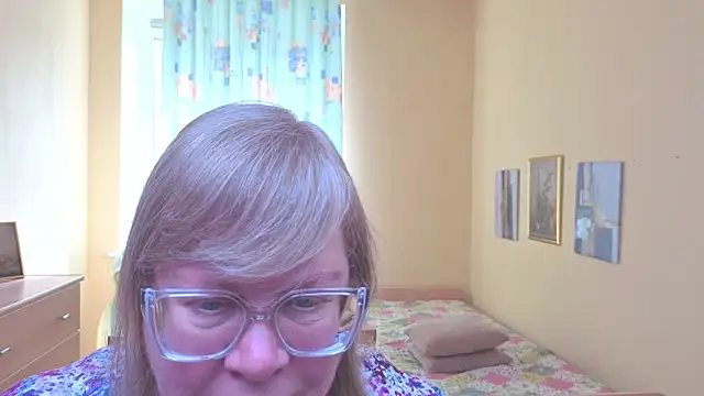 Snapshot of Emma_Eclipsee chatting on March 28, 11:00 am Emma Eclipsee online show from March 28, 11:00 am