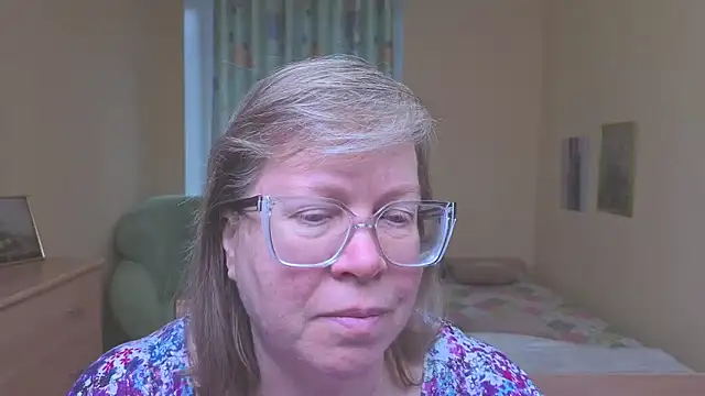 Snapshot of Emma_Eclipsee chatting on April 5, 12:23 pm Emma Eclipsee online show from April 5, 12:23 pm