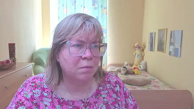 Snapshot of Emma_Eclipsee chatting on May 16, 10:14 am Emma Eclipsee online show from May 16, 10:14 am