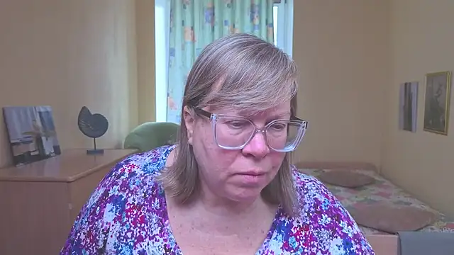 Snapshot of Emma_Eclipsee chatting on February 12, 8:36 am Emma Eclipsee online show from February 12, 8:36 am