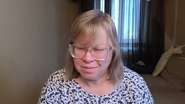 Snapshot of Emma_Eclipsee chatting on February 21, 11:34 am Emma Eclipsee online show from February 21, 11:34 am