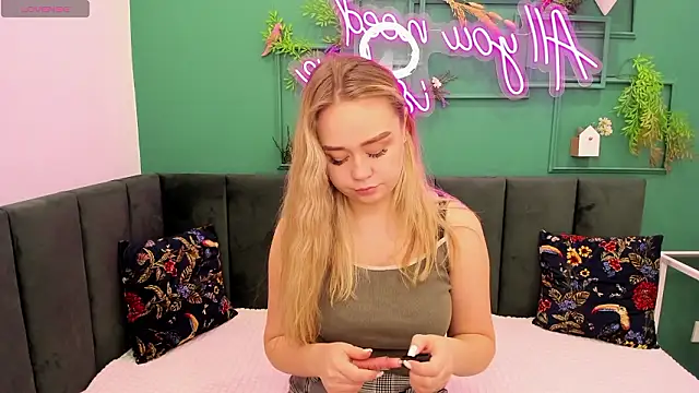 Snapshot of BellaAiry chatting on February 11, 1:38 am BellaAiry online show from February 11, 1:38 am