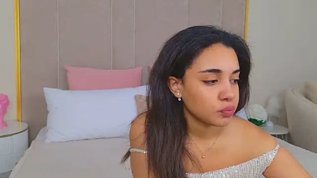 Snapshot of Luna_Cortier chatting on July 13, 5:18 am Luna Cortier online show from July 13, 5:18 am