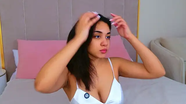 Luna Cortier online show from May 17, 5:18 am