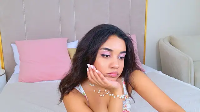 Luna Cortier online show from May 15, 9:51 am