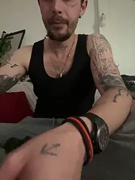 Snapshot of Piratee666 chatting on March 1, 11:10 am Piratee666 online show from March 1, 11:10 am