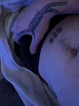 Snapshot of Piratee666 chatting on February 5, 2:40 am Piratee666 online show from February 5, 2:40 am