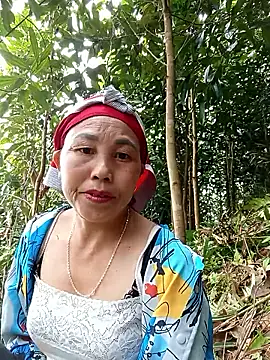 Snapshot of lena-cute chatting on February 3, 8:08 am lena-cute online show from February 3, 8:08 am