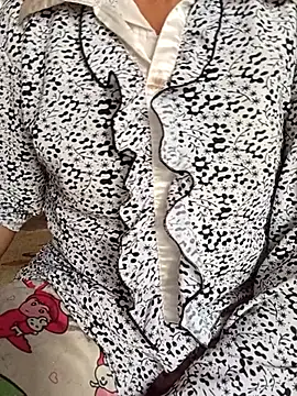 lena-cute online show from June 10, 2:02 am