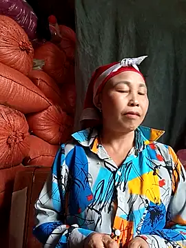 Snapshot of lena-cute chatting on February 25, 6:57 am lena-cute online show from February 25, 6:57 am