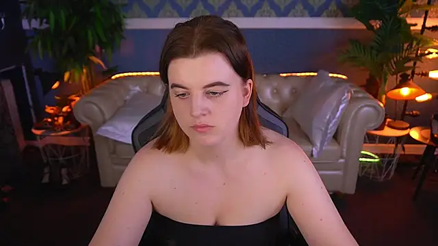 KristiFoxy online show from May 18, 12:21 pm