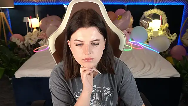 Snapshot of KristiFoxy chatting on July 19, 12:35 pm KristiFoxy online show from July 19, 12:35 pm