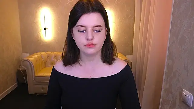 Snapshot of KristiFoxy chatting on July 13, 5:18 am KristiFoxy online show from July 13, 5:18 am