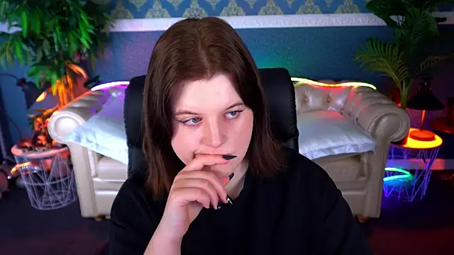 KristiFoxy online show from April 13, 5:33 am