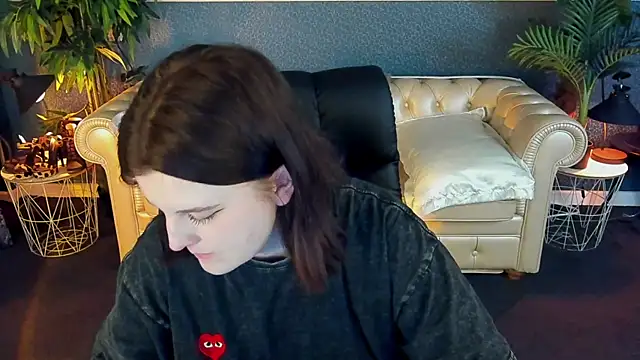 KristiFoxy online show from May 11, 6:49 pm