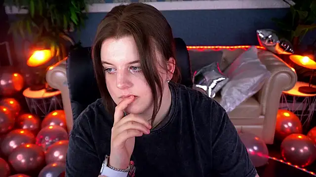 Snapshot of KristiFoxy chatting on February 3, 1:38 pm KristiFoxy online show from February 3, 1:38 pm