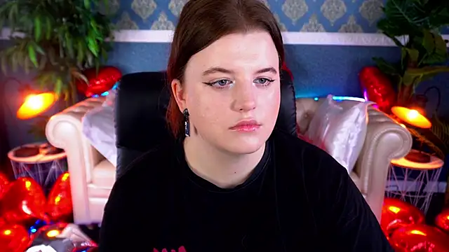 Snapshot of KristiFoxy chatting on February 15, 5:19 am KristiFoxy online show from February 15, 5:19 am