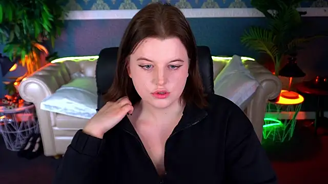 KristiFoxy online show from April 15, 6:45 pm