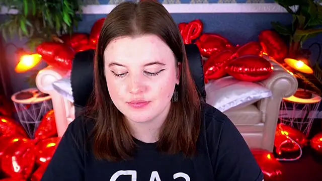 Snapshot of KristiFoxy chatting on February 19, 7:22 pm KristiFoxy online show from February 19, 7:22 pm