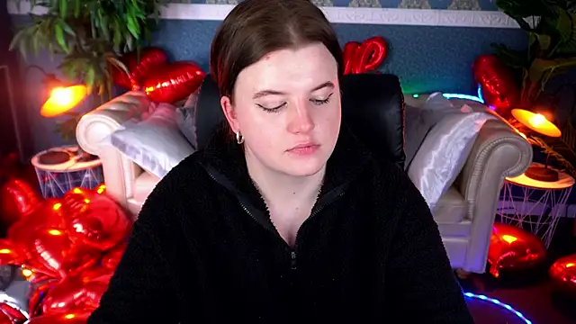 Snapshot of KristiFoxy chatting on February 13, 3:50 am KristiFoxy online show from February 13, 3:50 am