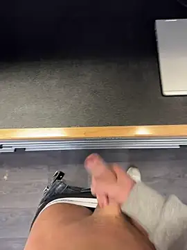 Robertocavall online show from February 20, 3:47 pm