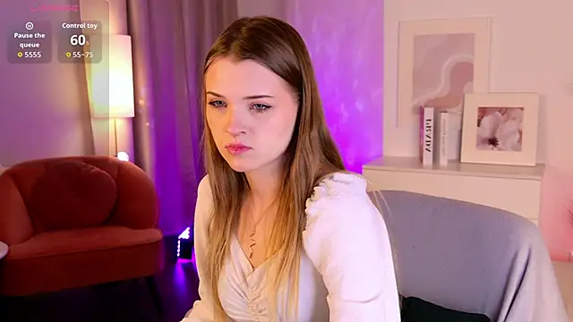 StarryLia online show from April 2, 8:15 pm