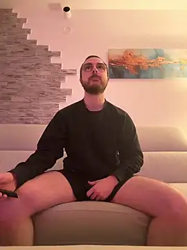 ItalianAlex online show from March 2, 6:15 pm