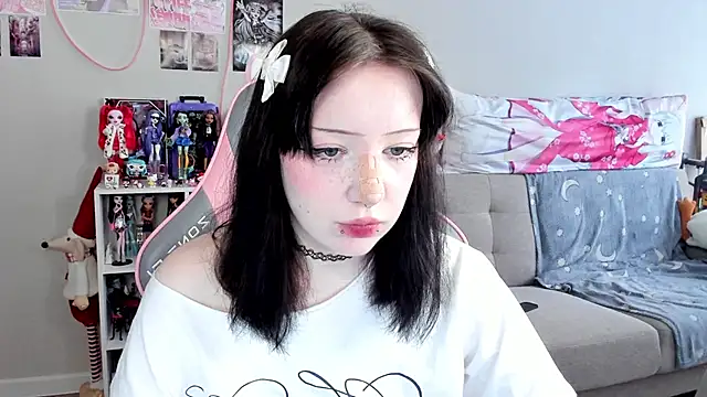 MollysLand online show from April 17, 9:56 am