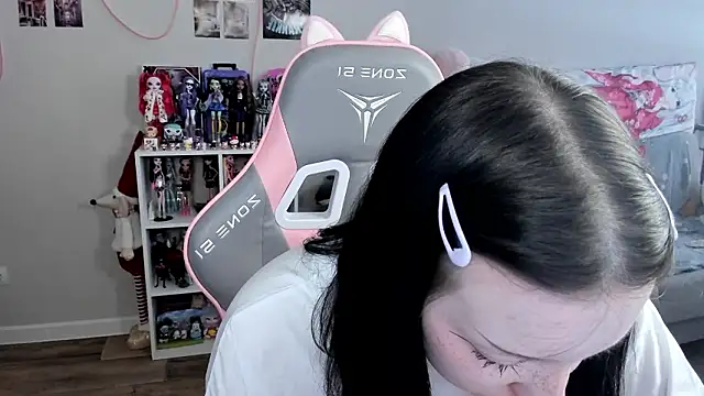 MollysLand online show from March 20, 9:43 am