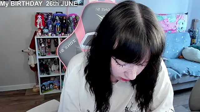 Snapshot of MollysLand chatting on June 22, 9:06 am MollysLand online show from June 22, 9:06 am