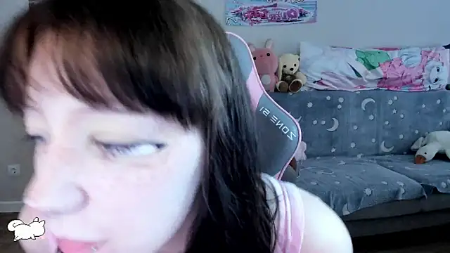 Snapshot of MollysLand chatting on July 24, 9:16 am MollysLand online show from July 24, 9:16 am