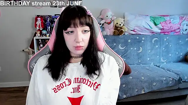 Snapshot of MollysLand chatting on June 16, 8:58 am MollysLand online show from June 16, 8:58 am