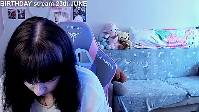 Snapshot of MollysLand chatting on June 17, 9:08 am MollysLand online show from June 17, 9:08 am