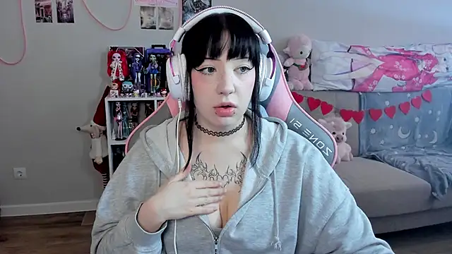 MollysLand online show from March 5, 9:06 am